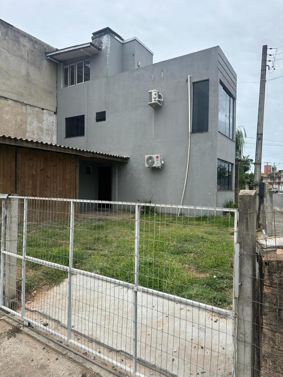 Sobrado Com Terraco E Area De Churrasqueira. Torres Extérieur photo